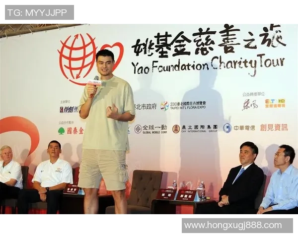 姚明双臂展开如巨人之翼展翅高飞带来的篮球梦想与希望