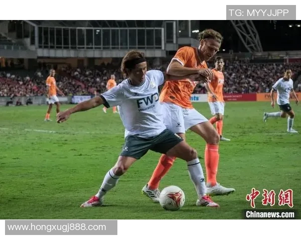 足球明星齐聚精彩节目展现球场外的魅力与风采