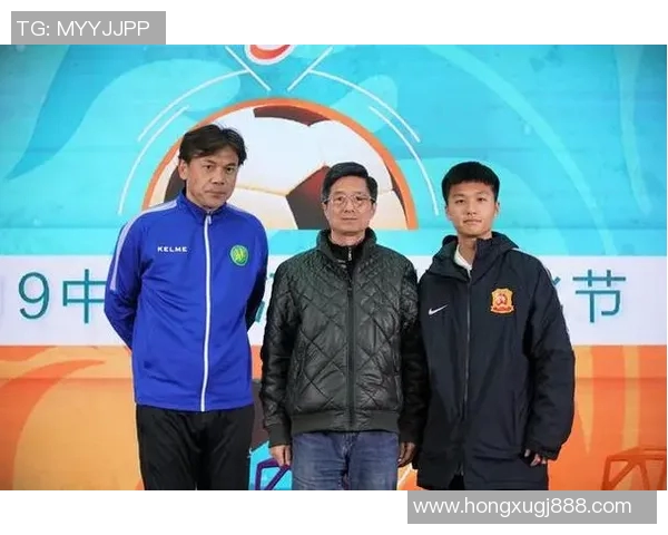 足球明星齐聚一堂西装盛装展现风采的精彩瞬间 足球明星齐聚一堂西装盛装展现风采的精彩瞬间